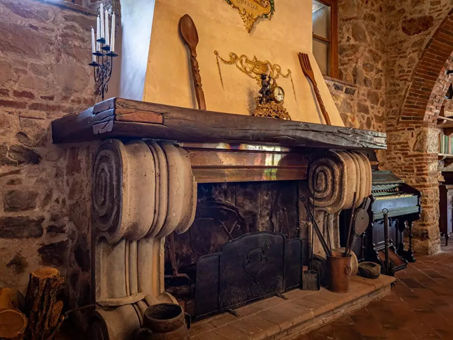 Immagine 24 di Rustico / casale in vendita  a Lucca