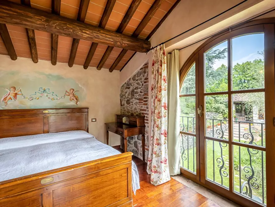 Immagine 42 di Rustico / casale in vendita  a Lucca