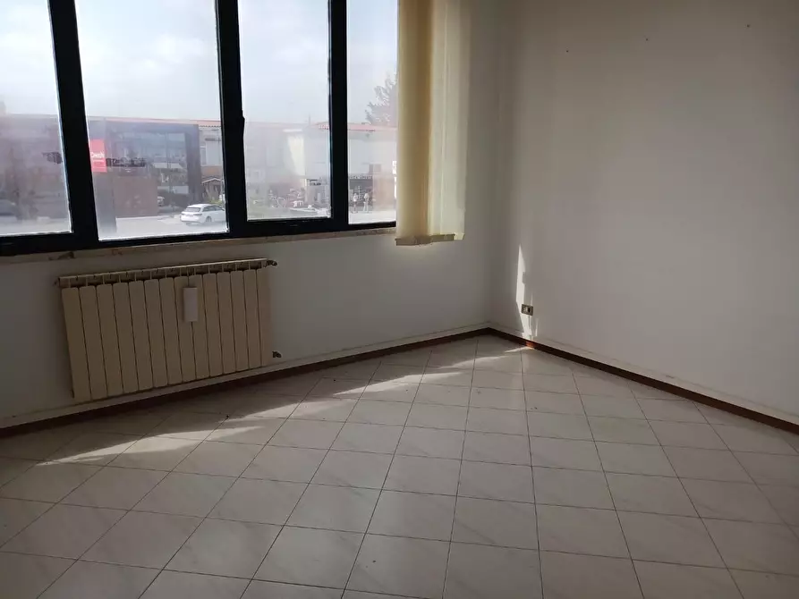 Immagine 15 di Capannone industriale in affitto  a Terricciola