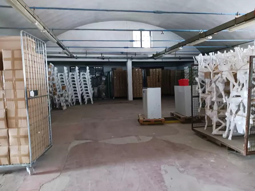 Immagine 6 di Capannone industriale in affitto  a Terricciola