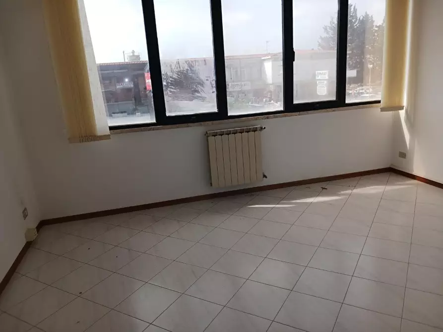 Immagine 14 di Capannone industriale in affitto  a Terricciola