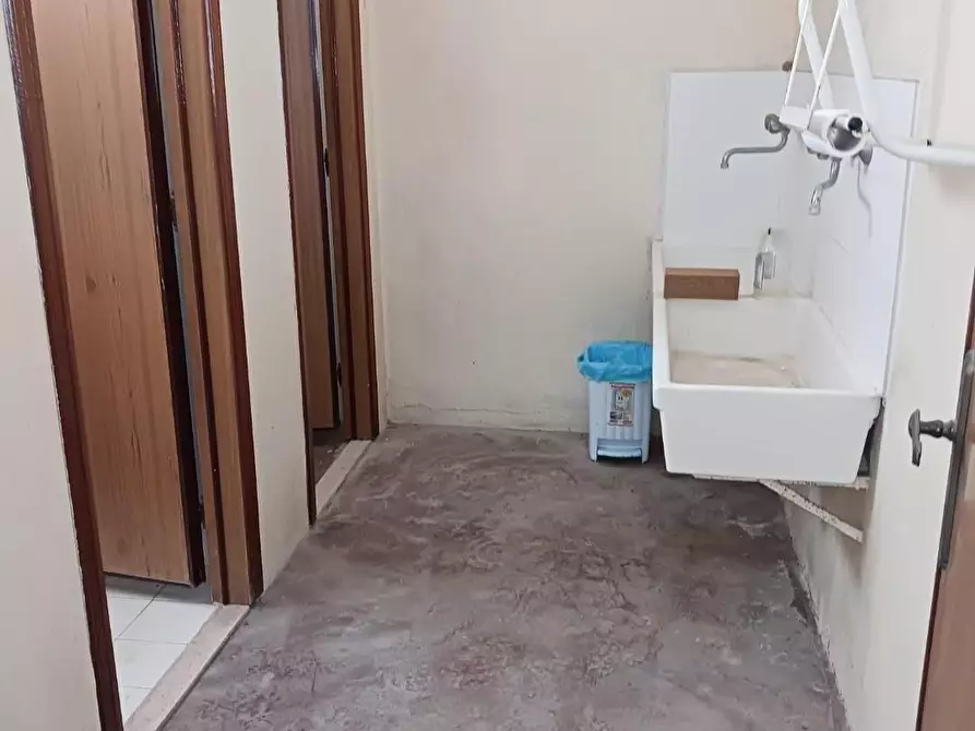 Immagine 19 di Capannone industriale in affitto  a Terricciola