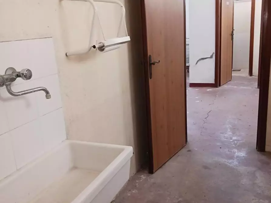 Immagine 21 di Capannone industriale in affitto  a Terricciola