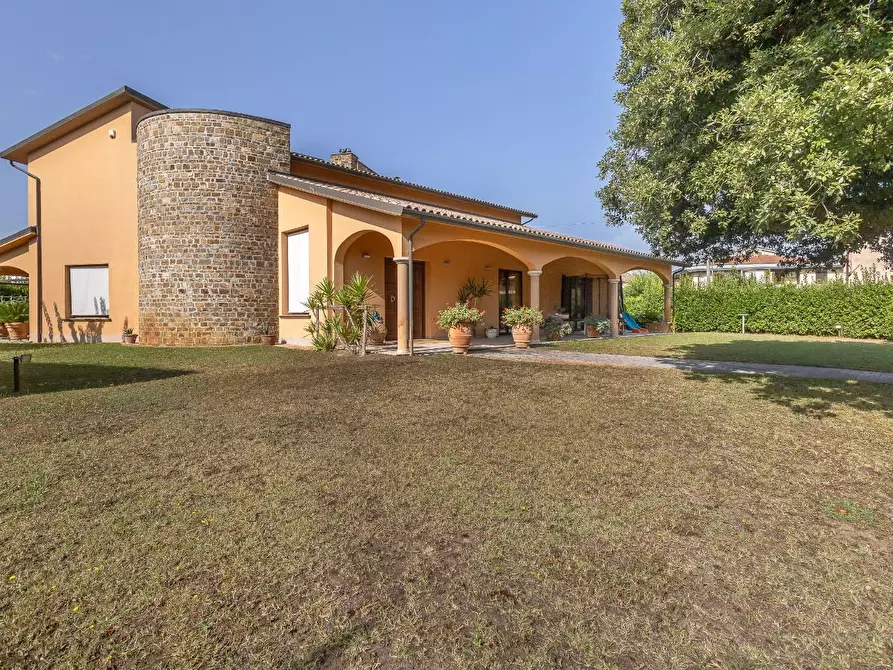 Immagine 33 di Villa in vendita  a San Miniato