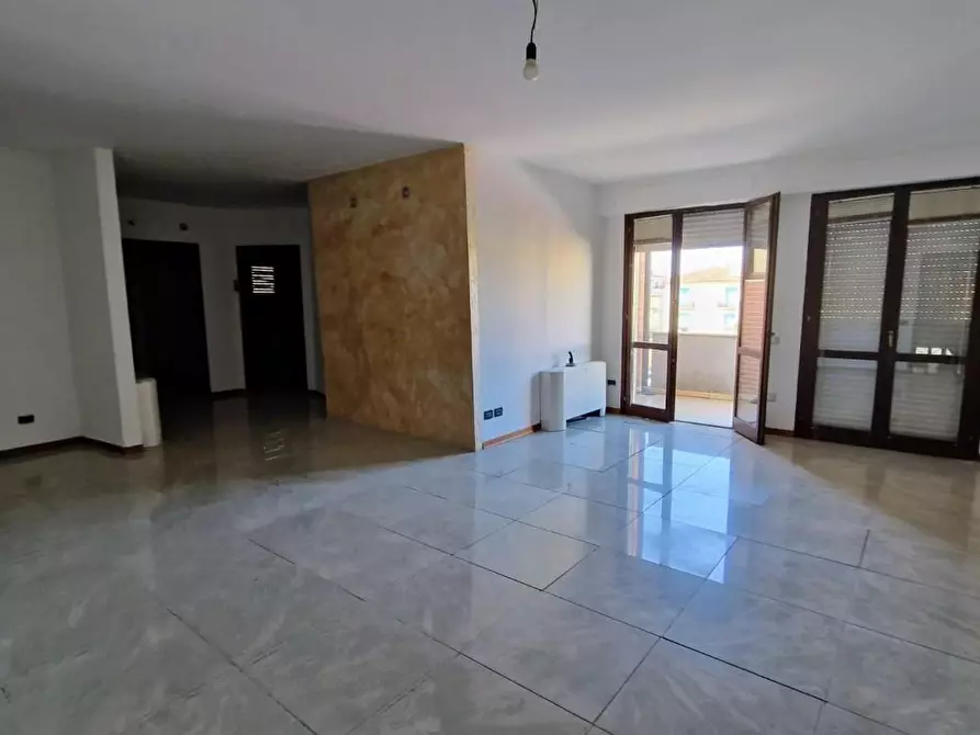 Immagine 2 di Ufficio in affitto  a Santa Croce Sull'arno