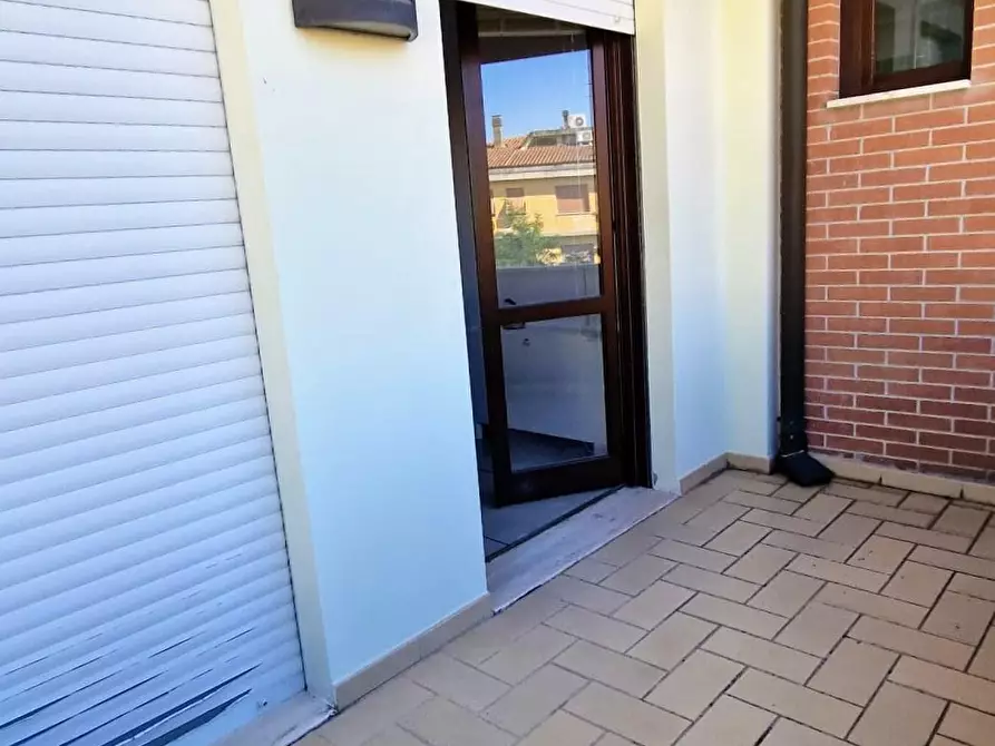 Immagine 14 di Ufficio in affitto  a Santa Croce Sull'arno