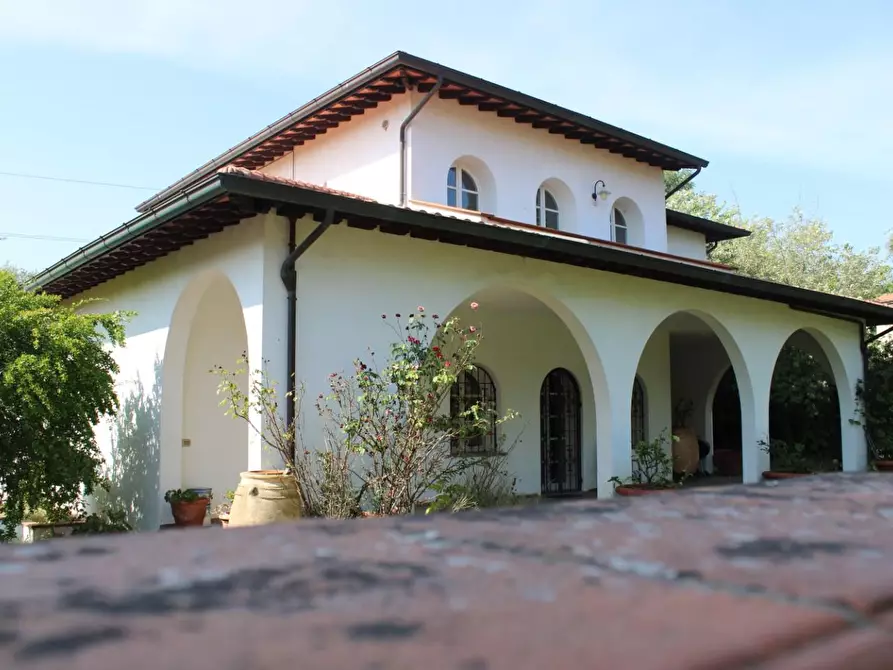 Immagine 3 di Villa in vendita  a Bientina