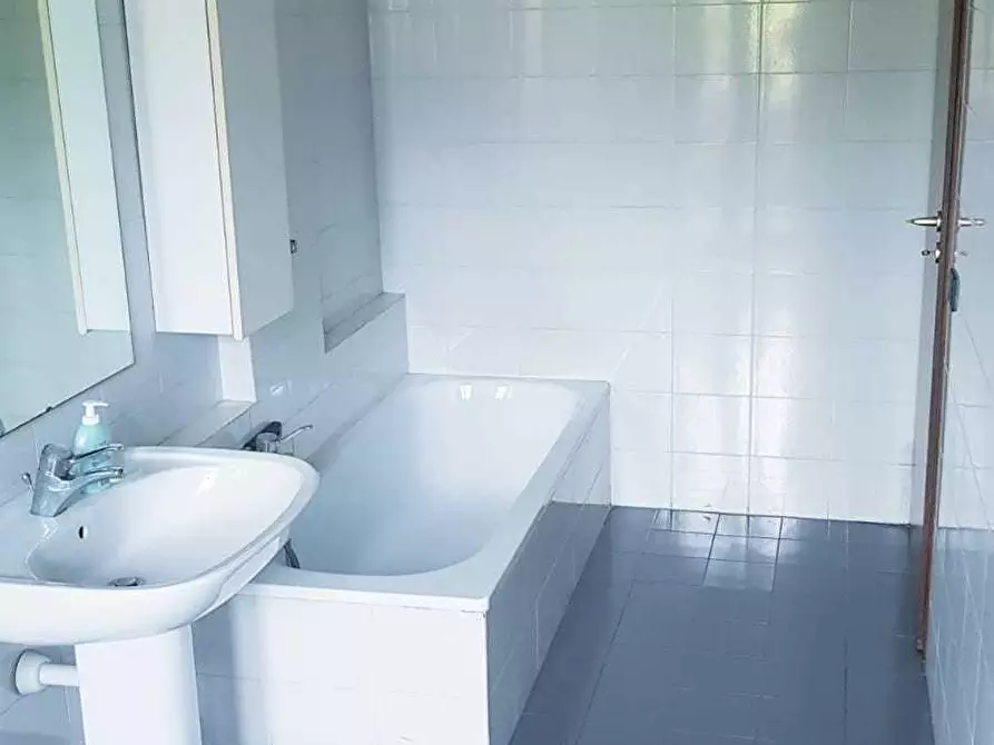 Immagine 10 di Appartamento in vendita  a Massa