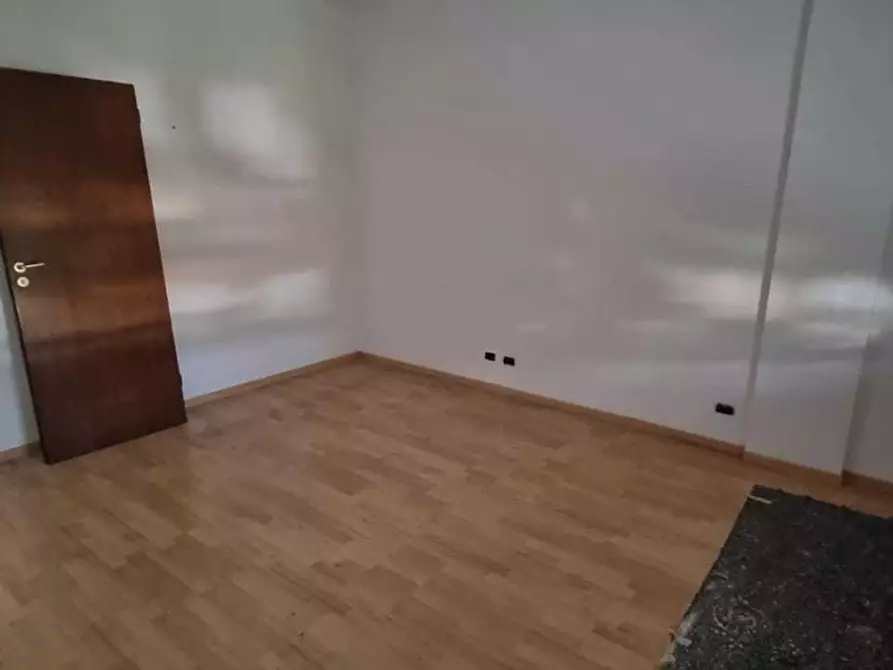 Immagine 3 di Appartamento in vendita  a Massa