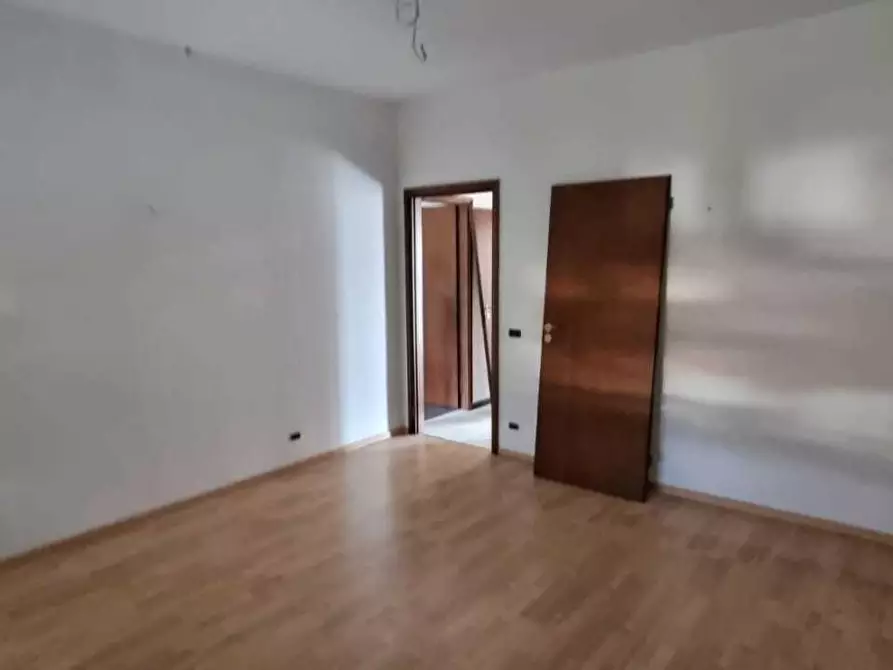 Immagine 4 di Appartamento in vendita  a Massa