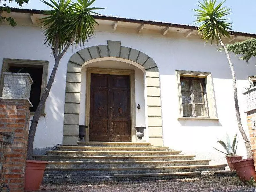 Immagine 1 di Villa in vendita  a Santa Luce