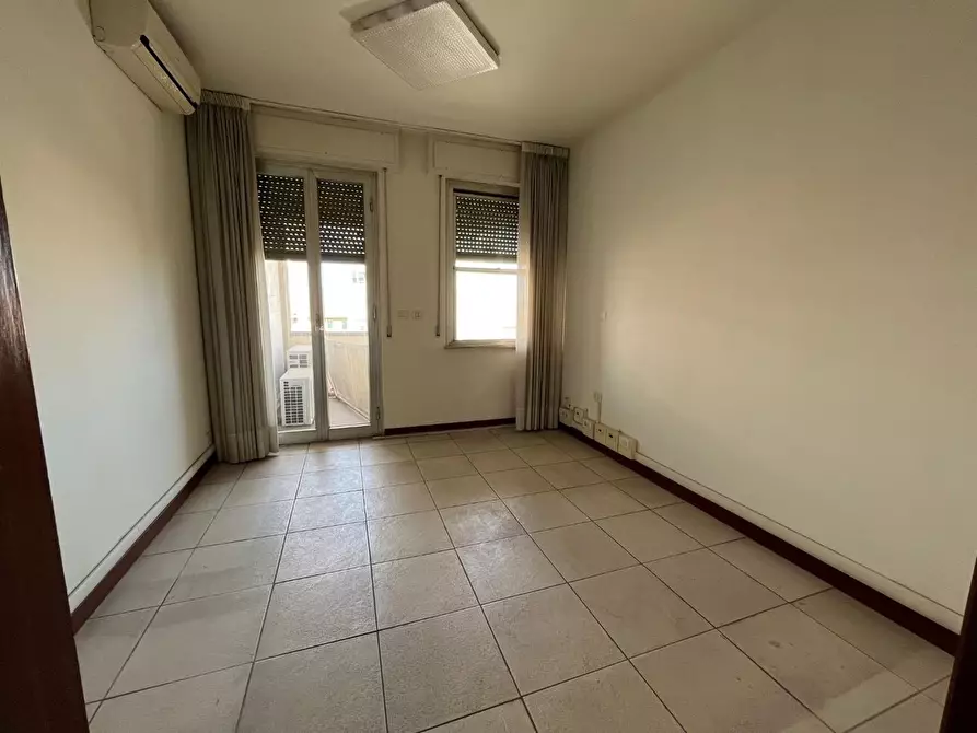 Immagine 5 di Appartamento in vendita  a Livorno