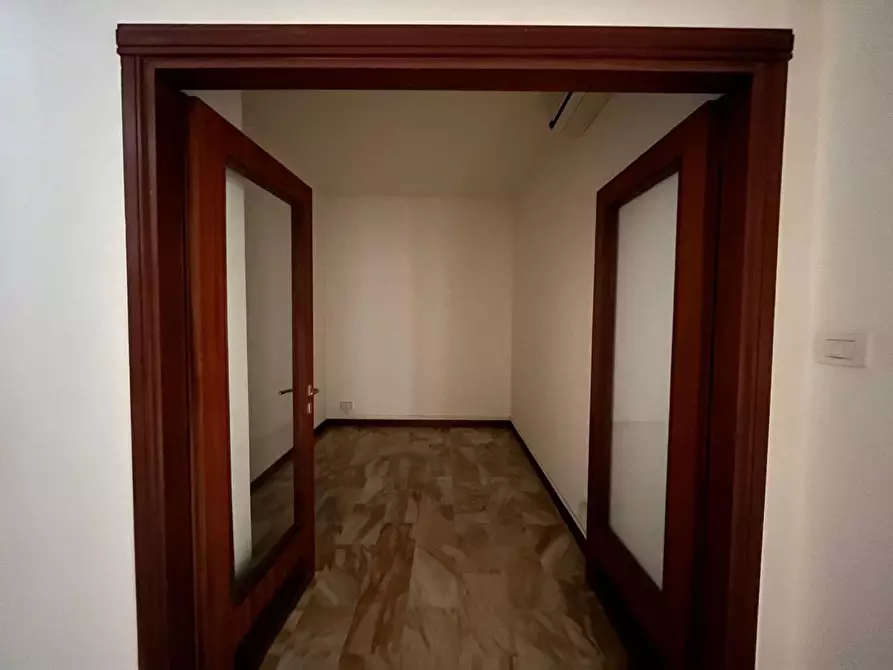 Immagine 9 di Appartamento in vendita  a Livorno