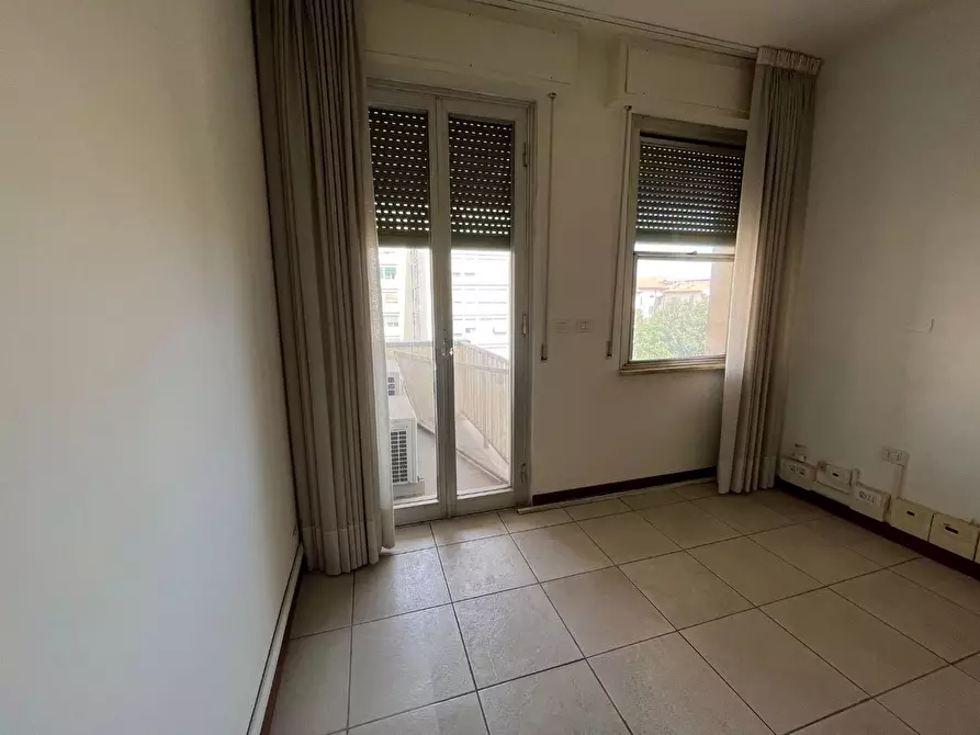 Immagine 4 di Appartamento in vendita  a Livorno