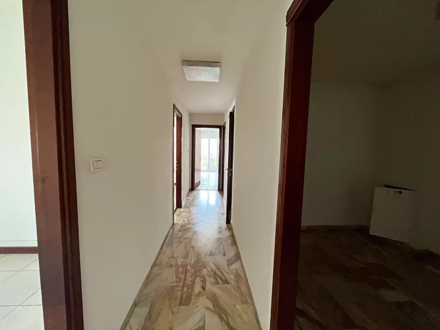 Immagine 10 di Appartamento in vendita  a Livorno