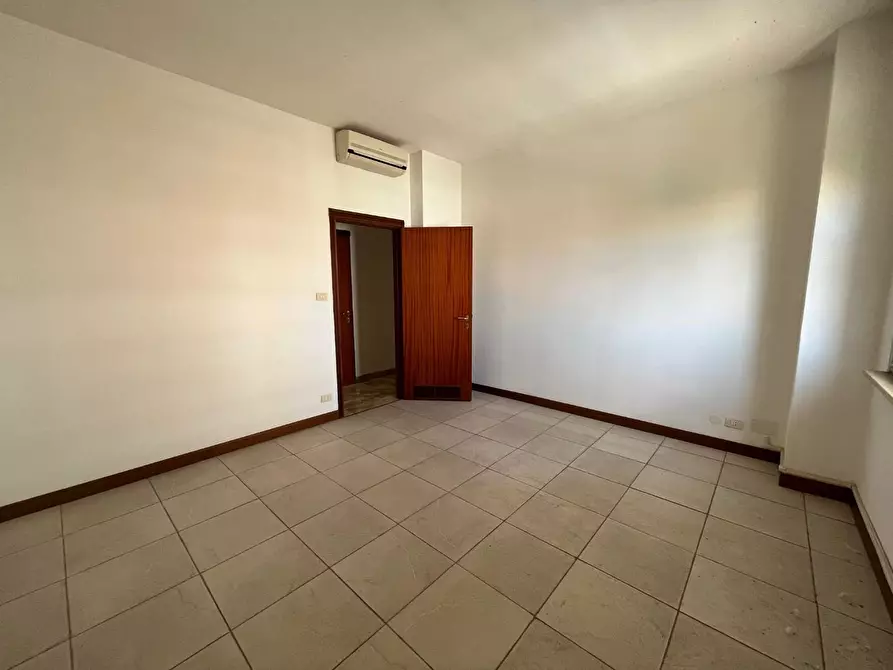 Immagine 12 di Appartamento in vendita  a Livorno