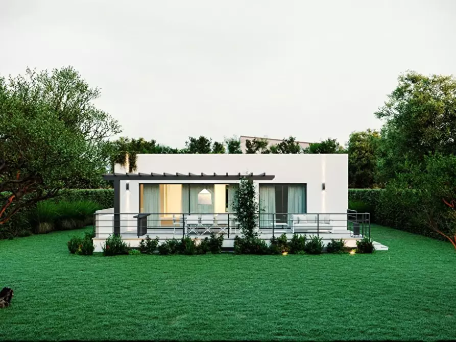 Immagine 3 di Villa in vendita  a Montignoso