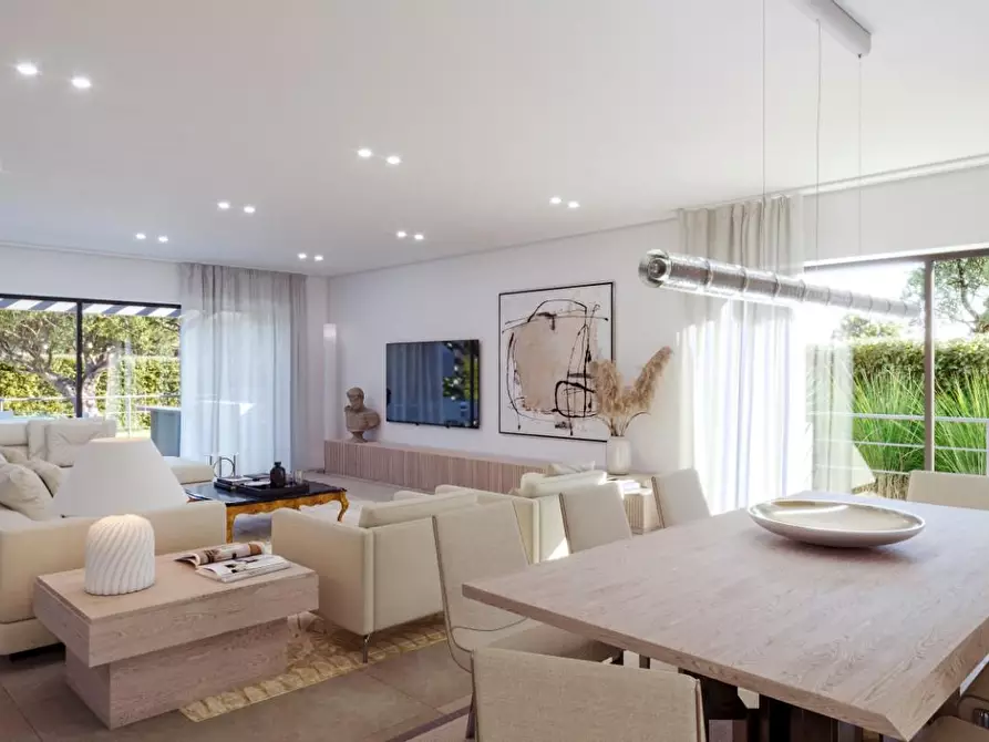 Immagine 8 di Villa in vendita  a Montignoso