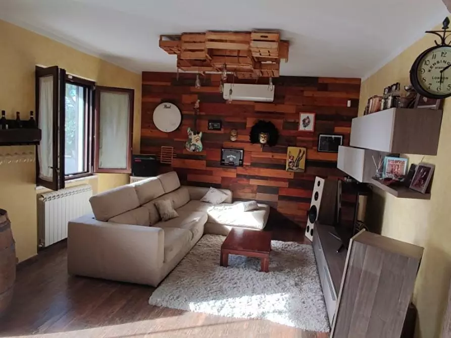 Immagine 2 di Appartamento in vendita  a Massa