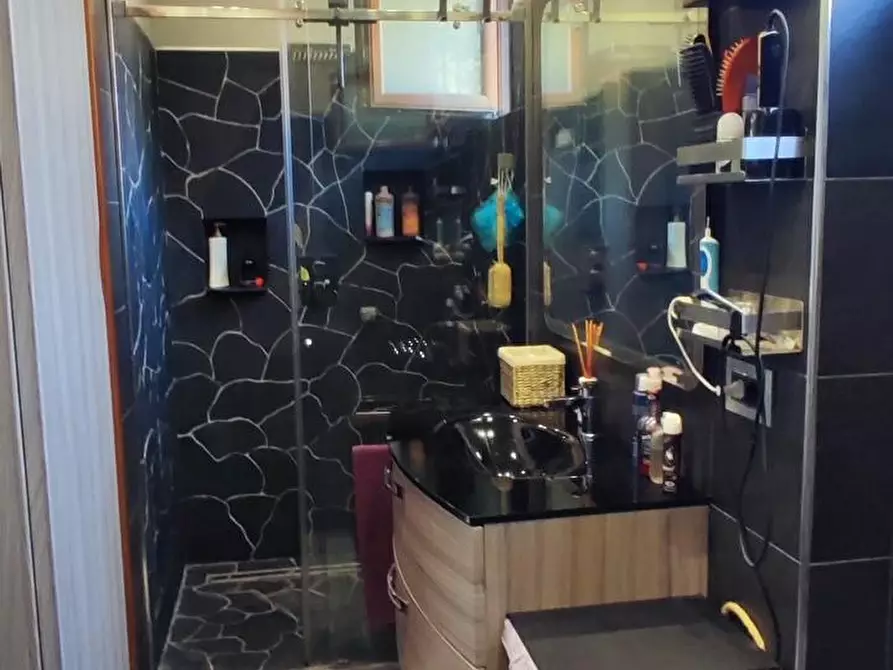 Immagine 10 di Appartamento in vendita  a Massa