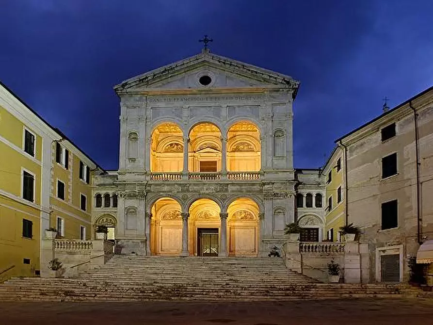 Immagine 22 di Appartamento in vendita  a Massa