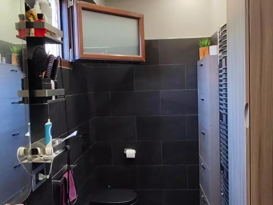 Immagine 11 di Appartamento in vendita  a Massa