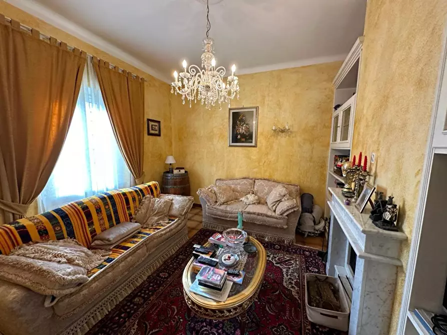 Immagine 12 di Casa indipendente in vendita  a Carrara
