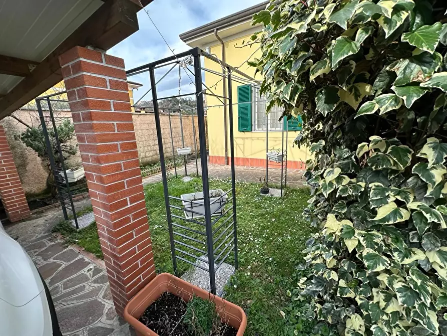 Immagine 9 di Casa indipendente in vendita  a Carrara
