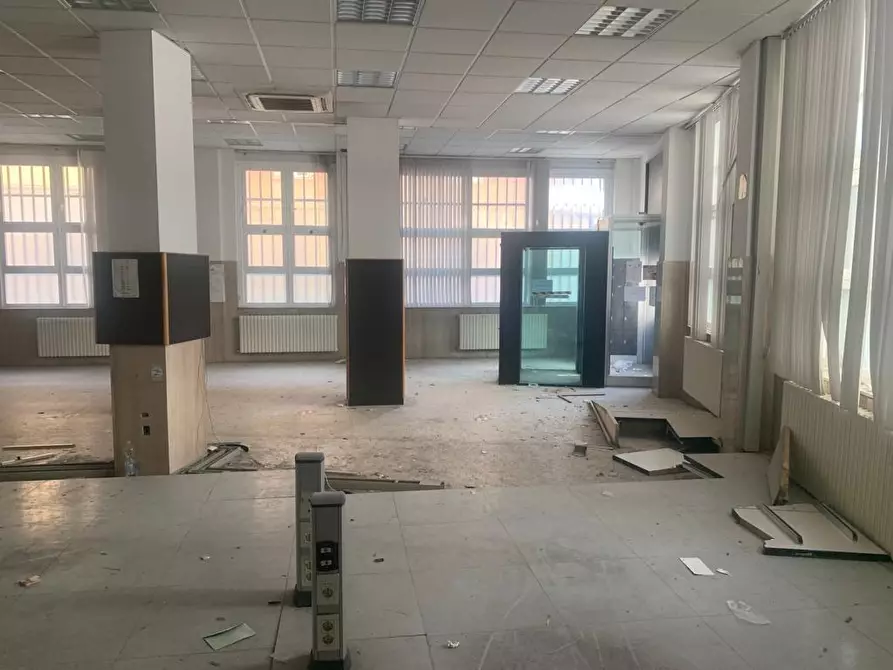 Immagine 3 di Locale commerciale in vendita  a Livorno