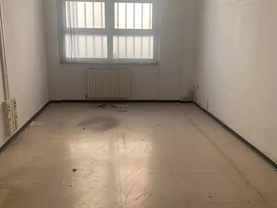 Immagine 7 di Locale commerciale in vendita  a Livorno