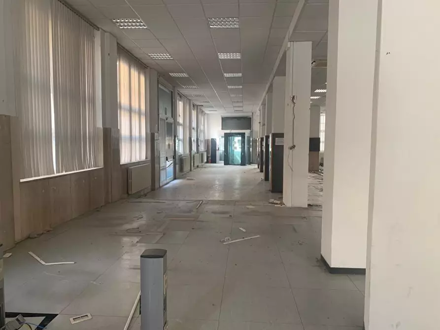 Immagine 4 di Locale commerciale in vendita  a Livorno