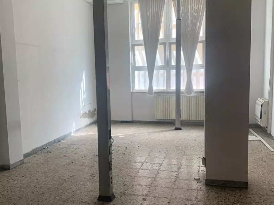 Immagine 6 di Locale commerciale in vendita  a Livorno