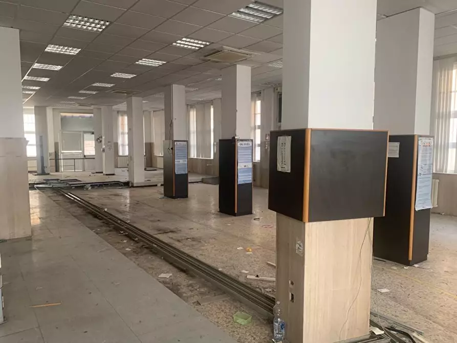 Immagine 2 di Locale commerciale in vendita  a Livorno