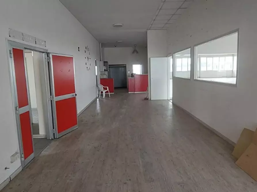 Immagine 39 di Attività artigianale in vendita  a Empoli