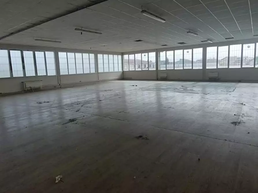 Immagine 36 di Attività artigianale in vendita  a Empoli