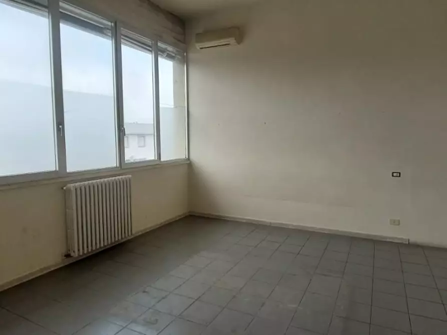 Immagine 38 di Attività artigianale in vendita  a Empoli