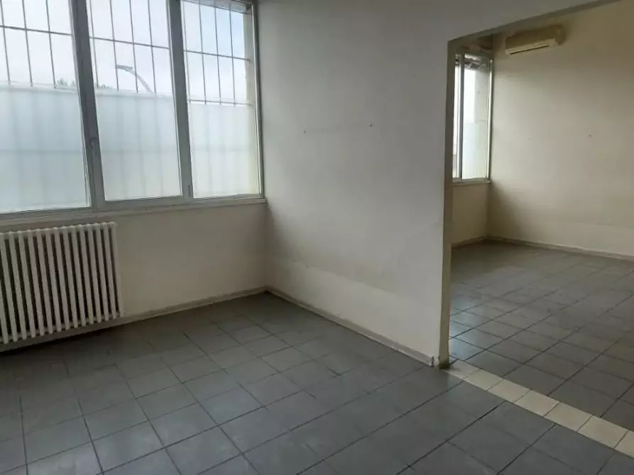 Immagine 32 di Attività artigianale in vendita  a Empoli