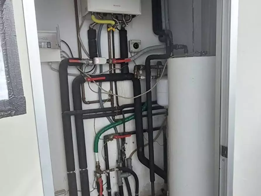 Immagine 30 di Attività artigianale in vendita  a Empoli