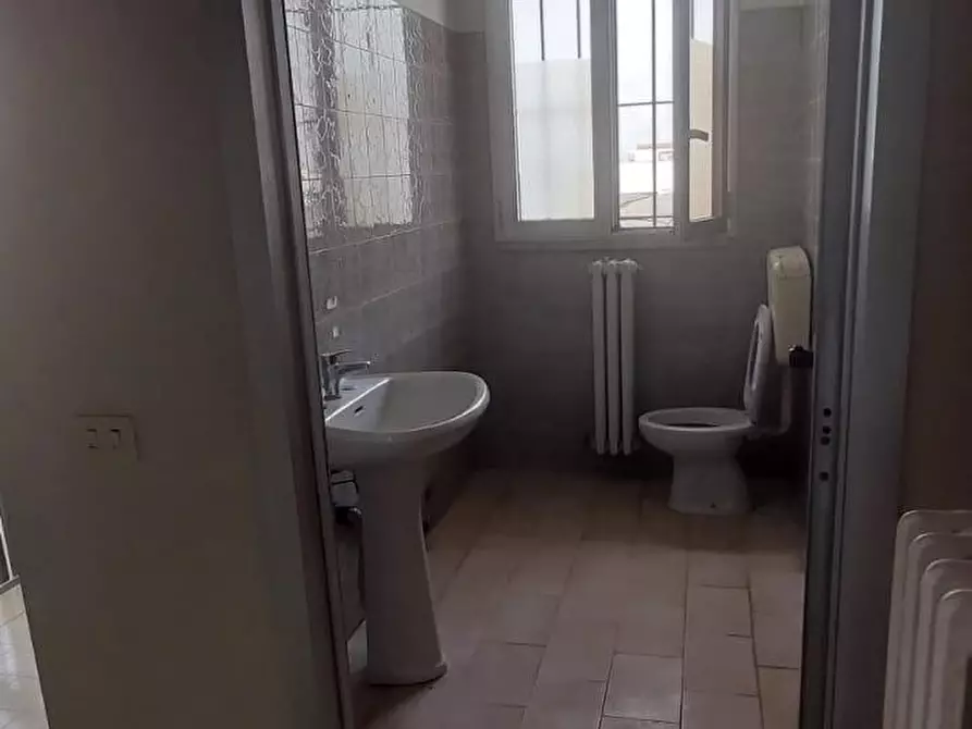 Immagine 35 di Attività artigianale in vendita  a Empoli