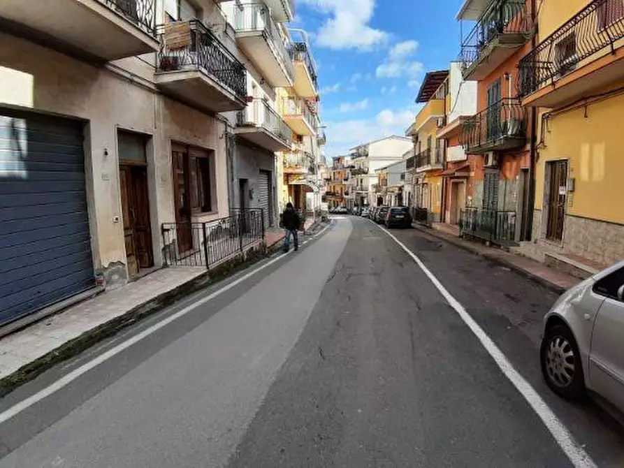 Immagine 5 di Appartamento in vendita  a Giardini-Naxos