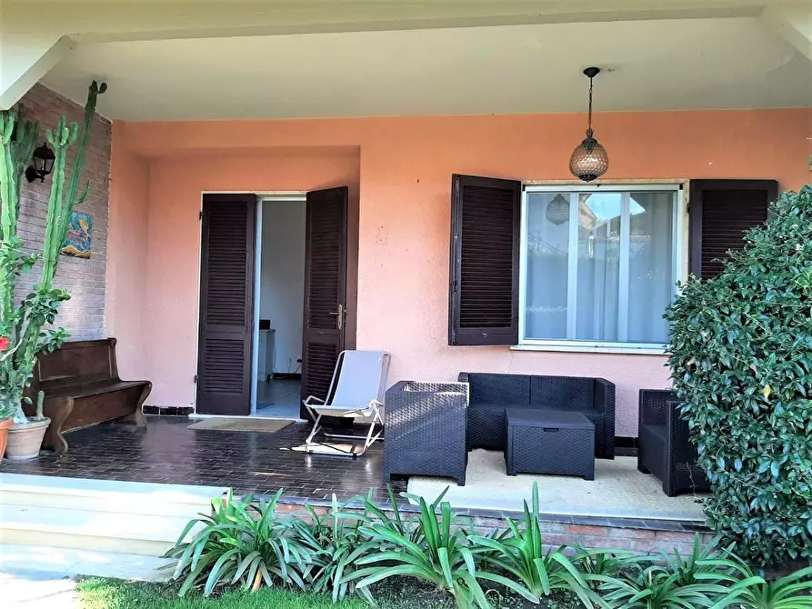 Immagine 2 di Villa in vendita  a Montignoso