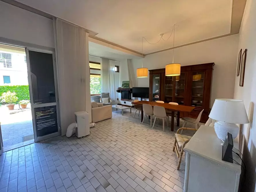 Immagine 10 di Villa in vendita  a Montignoso