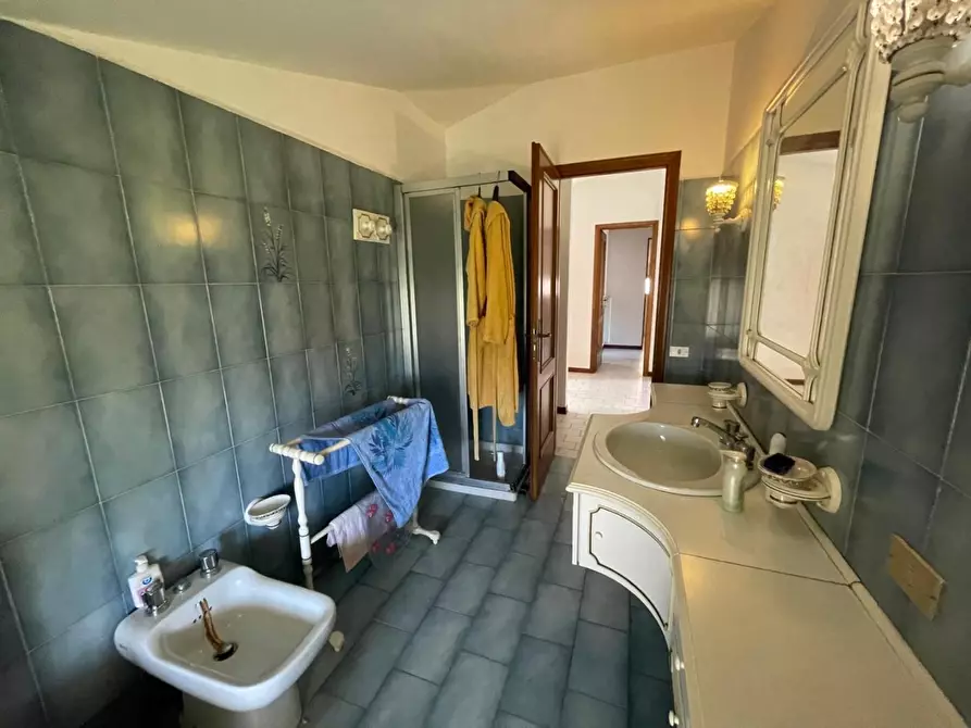 Immagine 25 di Villa in vendita  a Montignoso