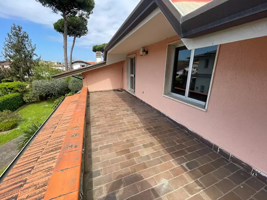 Immagine 28 di Villa in vendita  a Montignoso