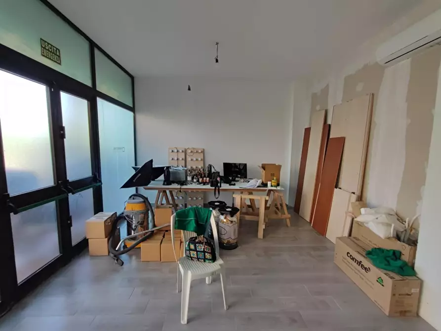 Immagine 14 di Locale commerciale in vendita  a Palaia