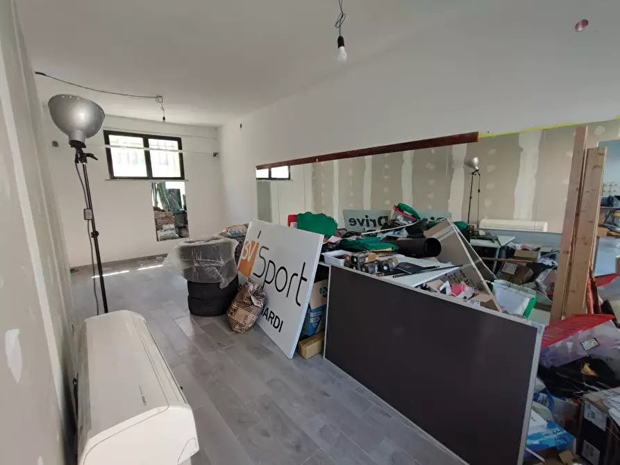 Immagine 4 di Locale commerciale in vendita  a Palaia