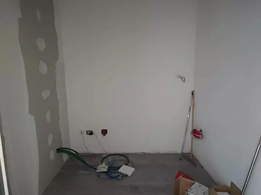 Immagine 12 di Locale commerciale in vendita  a Palaia