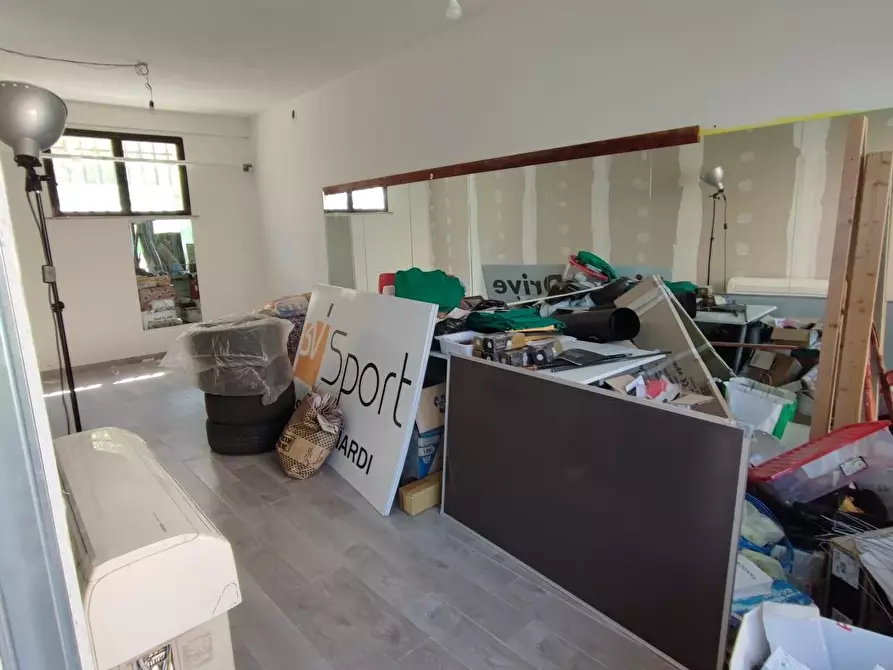 Immagine 15 di Locale commerciale in vendita  a Palaia