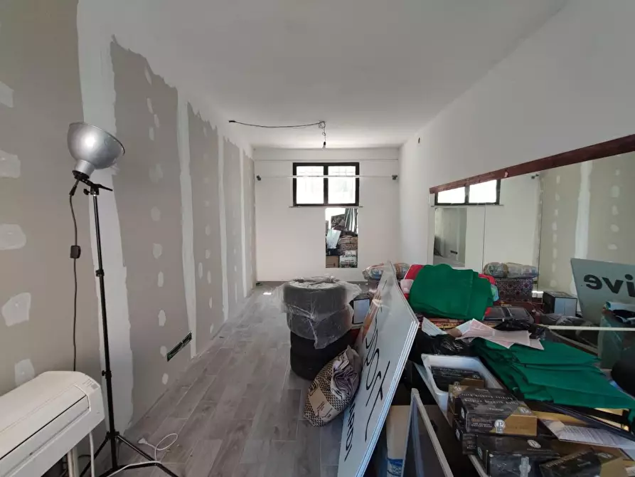 Immagine 8 di Locale commerciale in vendita  a Palaia