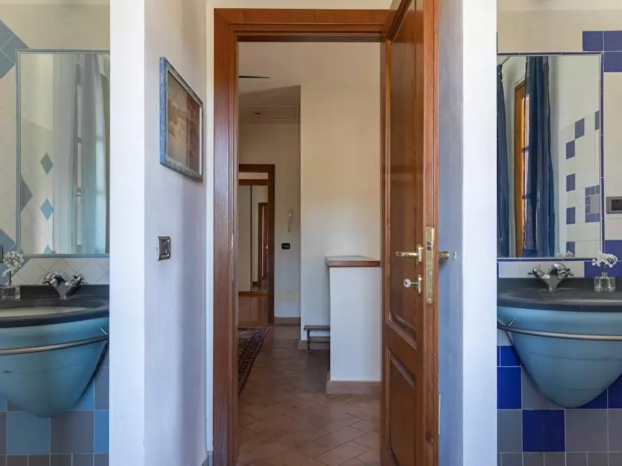 Immagine 12 di Villa in vendita  a Rosignano Marittimo